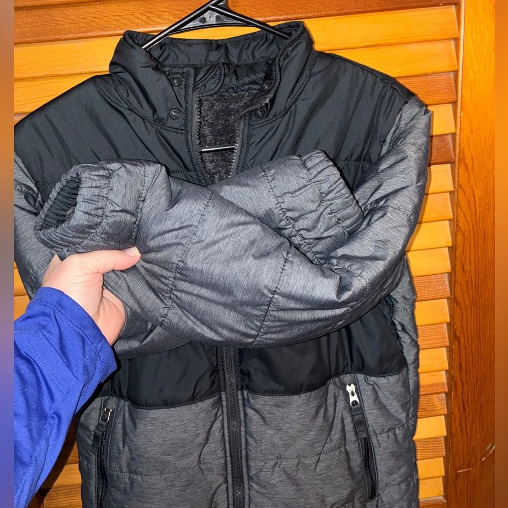 The North Face Reversible Puffer/Sherpa Jacket, black/gray- kids size XXL